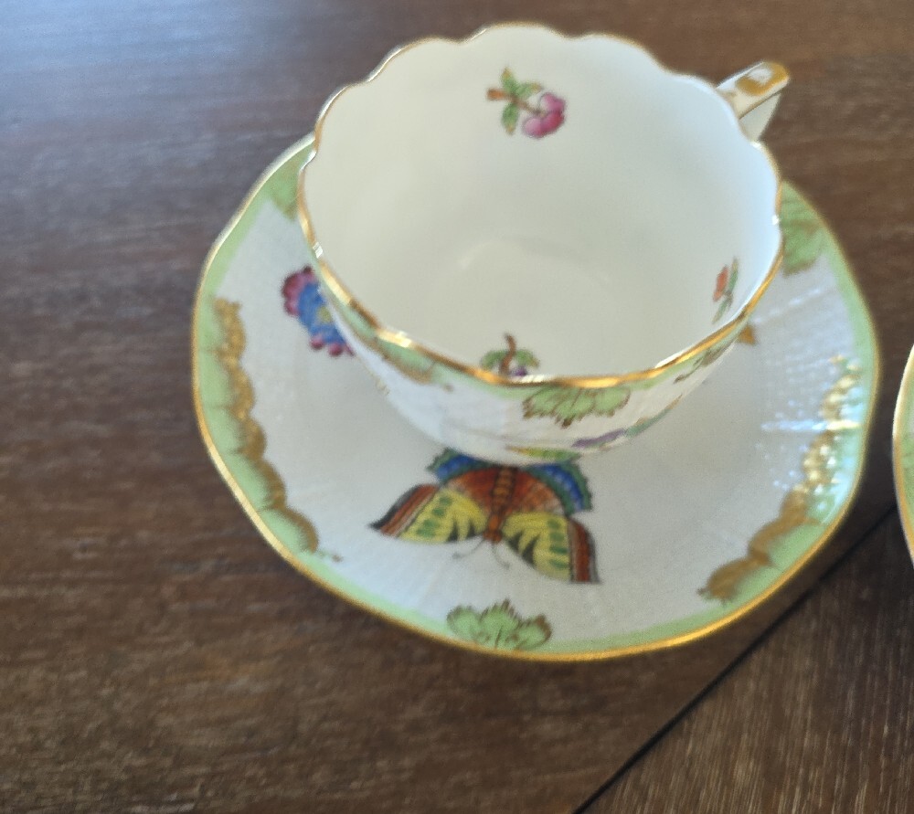 2 HEREND Fine China Demitasse Queen Victoria Teacup and Saucer - Picture 7 of 15